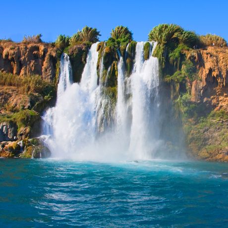 Tosender Wasserfall in Side