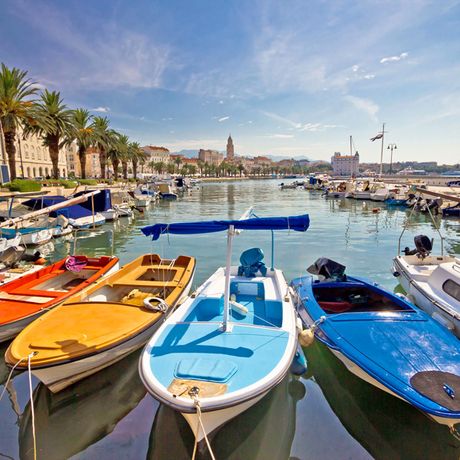 Gemütliche Hafenpromenade in Split