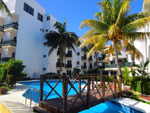 Beach House Imperial Laguna Cancún Hotel