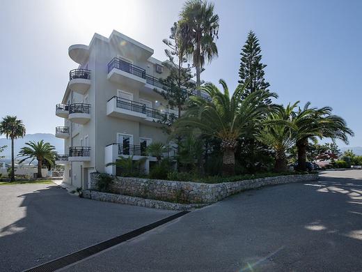 Vantaris Garden & Corner