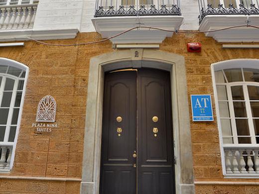 Plaza Mina Suites