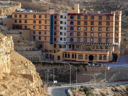Petra Canyon Hotel