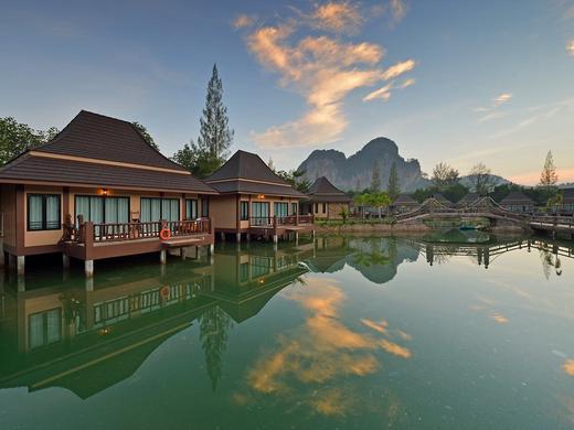 Poonsiri River Hill Resort