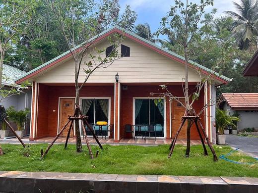 Phen Waree Ampawa Resort