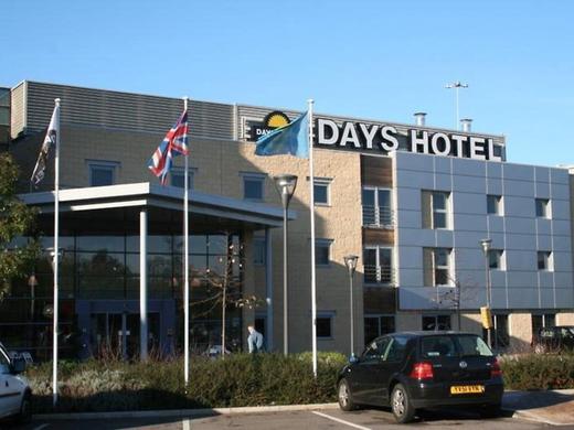 Ramada London North M1