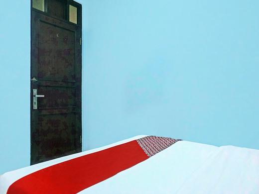 Super OYO 91535 J&b Rooms Tomang