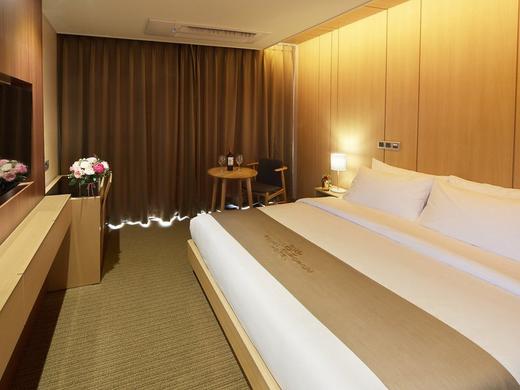 Royal Emporium Incheon Airport Hotel