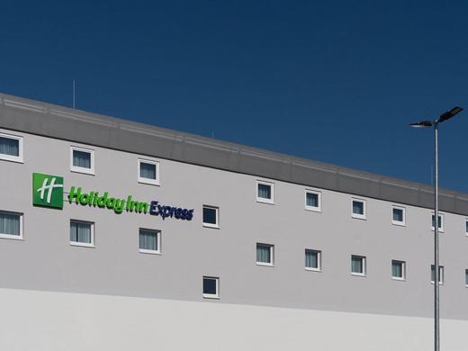 Holiday Inn Express Hamburg South A7 AS42, an IHG Hotel