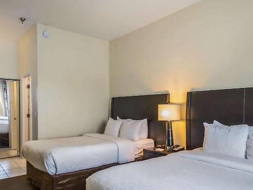 Clarion Inn & Suites Clearwater