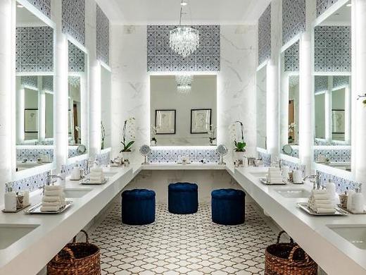 Westlake Village Inn