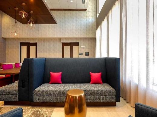 Hampton Inn & Suites Aurora South