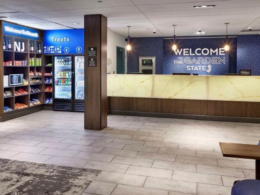 Hampton Inn Newark Airport