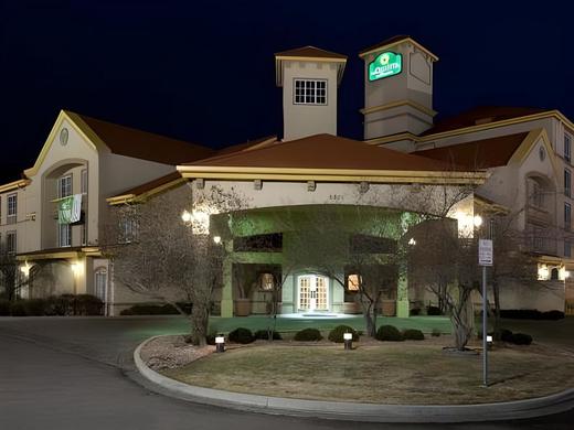 La Quinta Inn & Suites by Wyndham Denver Airport DIA