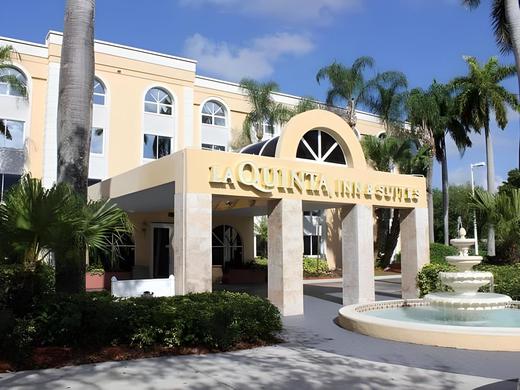 La Quinta Inn & Suites by Wyndham Coral Springs South