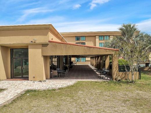 Ramada by Wyndham Jacksonville I-95 by Butler Blvd