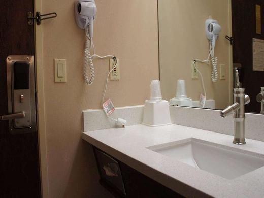 Days Inn by Wyndham Seatac Airport