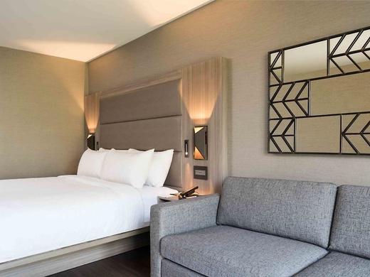 AC Hotel by Marriott Boston Cleveland Circle