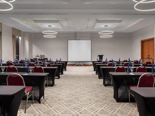 Embassy Suites by Hilton Boston at Logan Airport