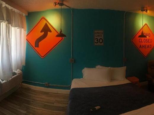 Desert Hills Motel