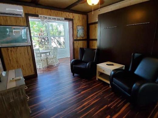 Captain Pip's Marina & Hideaway