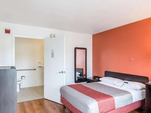 Motel 6 Ventura, CA - Beach