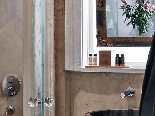 Emporikon Athens Hotel