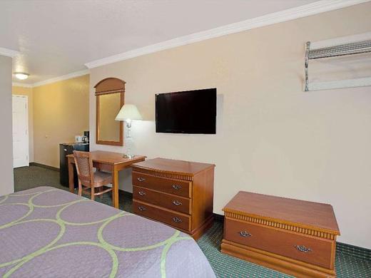 Super 8 by Wyndham Hollywood/LA Area