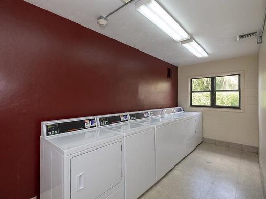 Red Roof PLUS+ And Suites Naples Downtown-5th Ave S