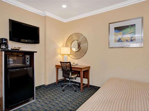 Days Inn by Wyndham San Francisco - Lombard