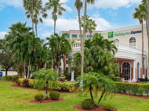 Holiday Inn Express West Doral Miami Airport