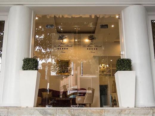 Hotel La Maison Blanche