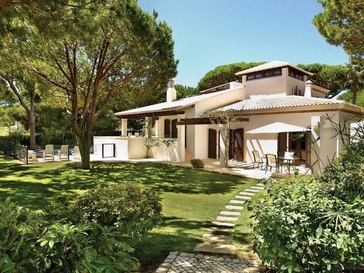 Pine Cliffs Village & Golf Suites