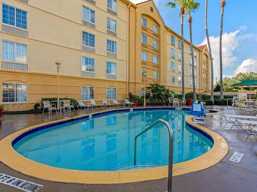 La Quinta Inn & Suites by Wyndham Orlando Airport North