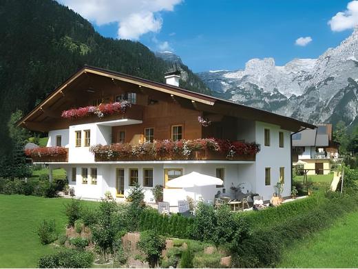 Almchalet Alpenflora