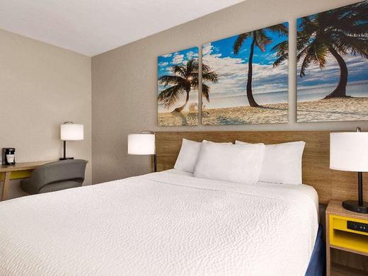 Days Inn by Wyndham Miami Airport North