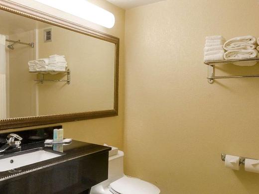 Clarion Inn & Suites Miami Airport