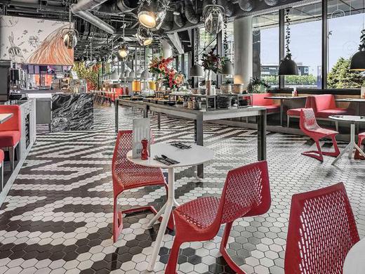 Radisson RED Glasgow