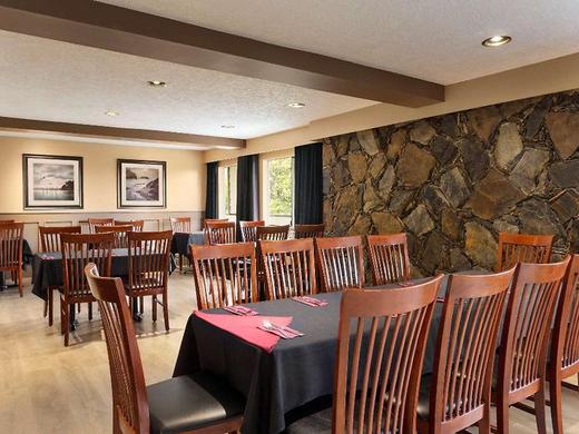 Days Inn by Wyndham Victoria Uptown