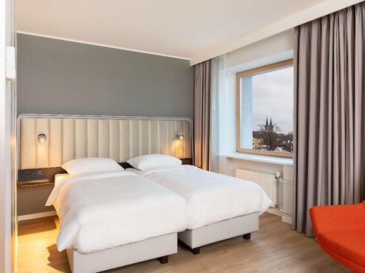 Meriton Grand Conference & Spa Hotel