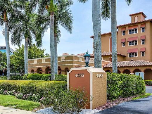 Inn of Naples, Tapestry Collection by Hilton