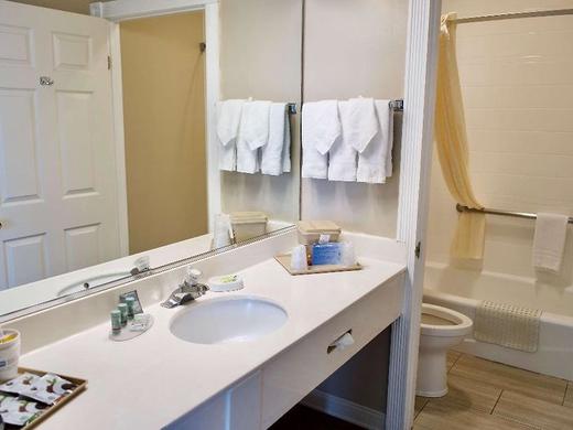 Best Western China Lake Inn