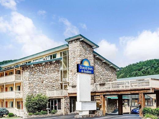 Days Inn & Suites by Wyndham Downtown Gatlinburg Parkway