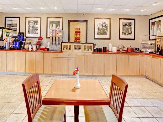 Ramada by Wyndham West Memphis