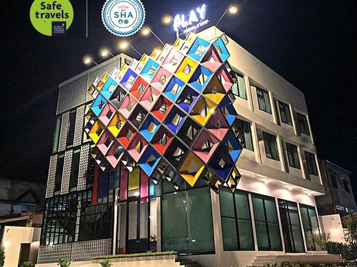 Play Poshtel & Cafe (SHA Certified)