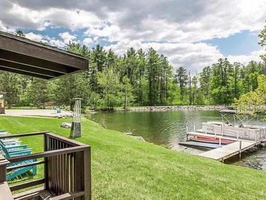 The Black Swan Lee - Lenox, an Ascend Collection Hotel