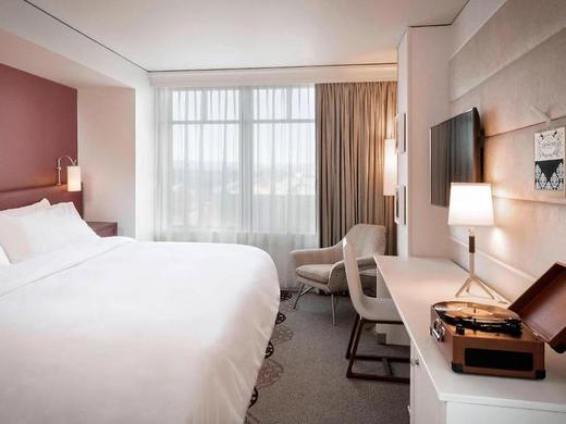 The Elizabeth Hotel, Autograph Collection