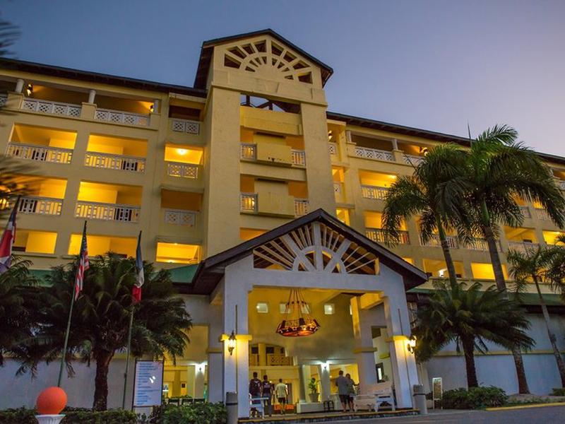 Coral Costa Caribe Resort