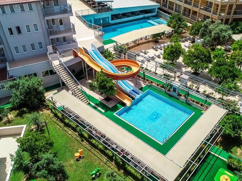 Cats Garden Hotel