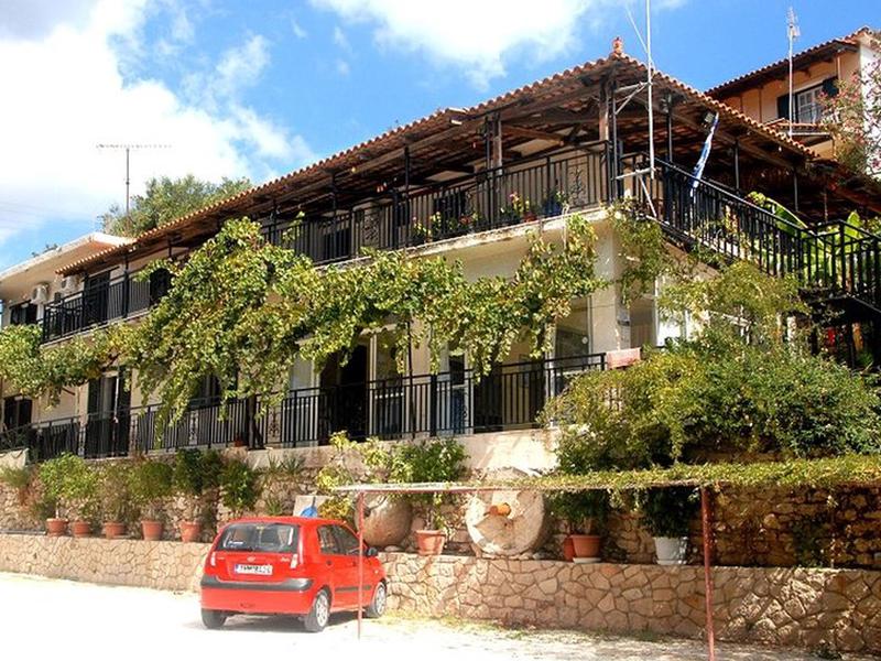 Pansion Limni Studios & Apartments