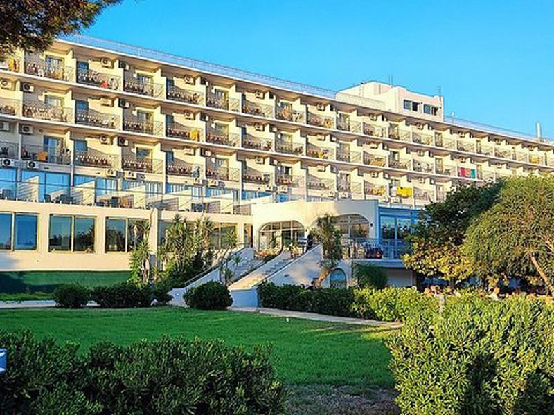 Ninos Grand Beach Hotel & Resort